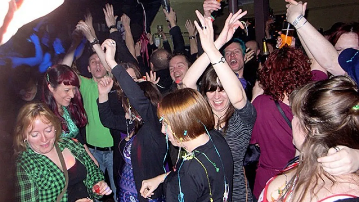 Faceţi petreceri zgomotoase noaptea? Noul proiect de lege vă poate trimite la închisoare!