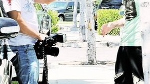 Justin Bieber si-a varsat nervii pe un paparazzo. S-a crizat ala micu'!