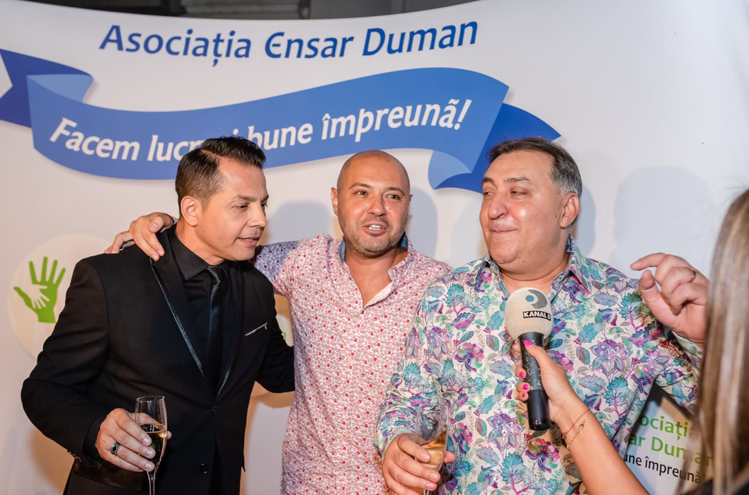La petrecerea dată de Ensar Duman au fost invitați unul și unul