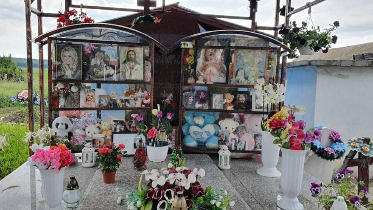 Mormântul Denisei Răducu era îngrijit zilnic de tatăl ei