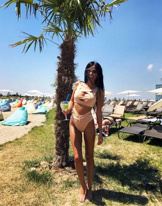 Daniela Crudu a plecat în Grecia. În ce ipostază sexy s-a fotografiat bruneta