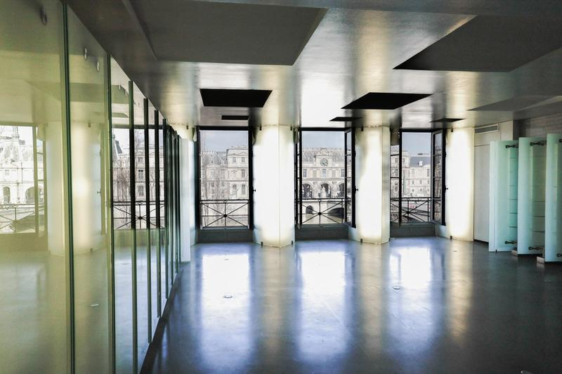 Apartamentul în care a locuit Karl Lagerfeld, vândut cu 10 milioane de euro! Imobilul luxos are 3 camere cu vedere la râul Sena și Muzeul Luvru