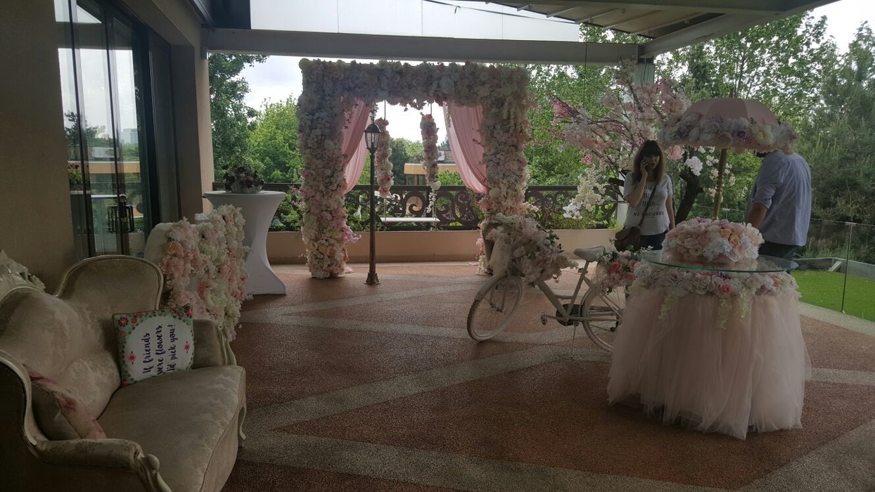 Petrecerea de după botezul Sofiei are loc la Aqua, cel mai fiţos restaurant din bucureşti.