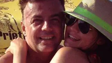 Adrian Enache, mandru de fiica lui pe litoral! Diana a pozat in costum de baie in bratele tatalui ei: Iti seamana leit