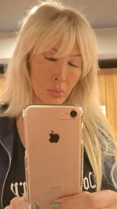Maya, sexy-patroneasa MedLife, este noua "Regină a selfiurilor" din lumea bună