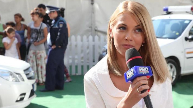 Andreea Ibacka s-a facut reporter! Transmite de la nunti!