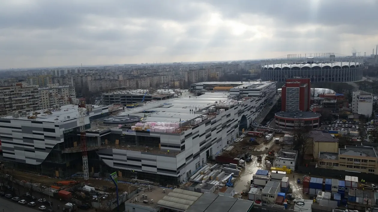 Imagini de senzatie cu cel mai nou centru comercial din Capitala! Vezi cum se vede de la 100 de metri inaltime Mega Mall!
