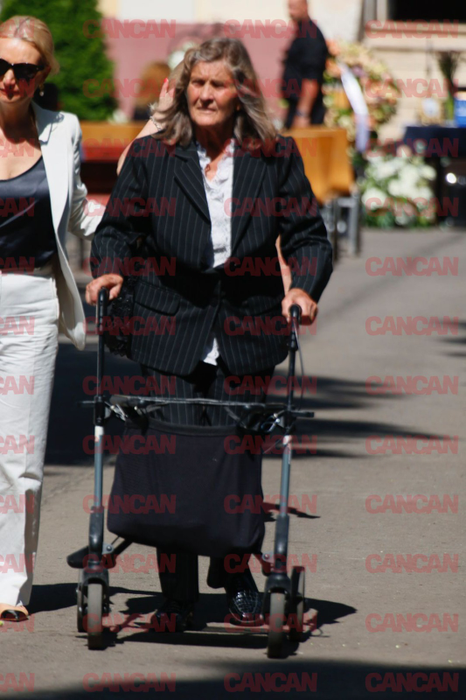 Cum a apărut Oana Roman la slujba în memoria lui Stephan Pelger. O mulțime de vedete, prezente la cimitir. FOTO EXCLUSIV