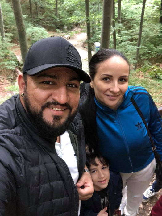 Costel Biju şi soţia au dat tot din casă! Celebrul manelist o vrea mai dezbrăcată, dar Andreea… „Aşa nu!”