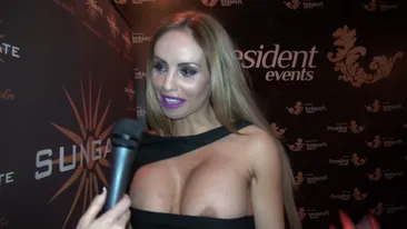 Secretul uneia dintre cele mai sexy blonde! Recunoaste ca a fost stripteuza si ca masculii salivau in timp ce ea le dansa la bara