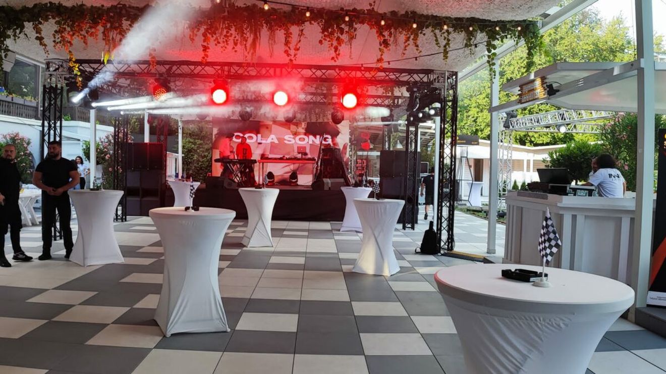 Inna a devenit "Best Female Artist" în Europa! Global Records a organizat un eveniment fastuos în cinstea artistei la LOFT