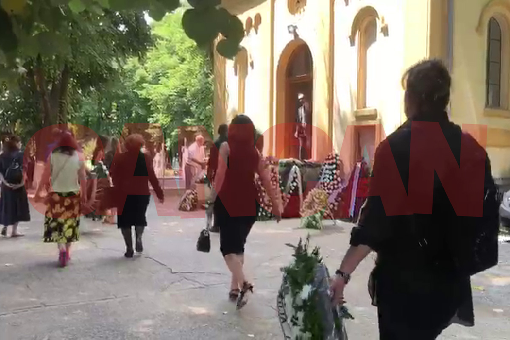 La înmormântare au participat mulți dintre cei care l-au cunoscut și l-au apreciat pe Peter Imre (Foto: CANCAN.RO)