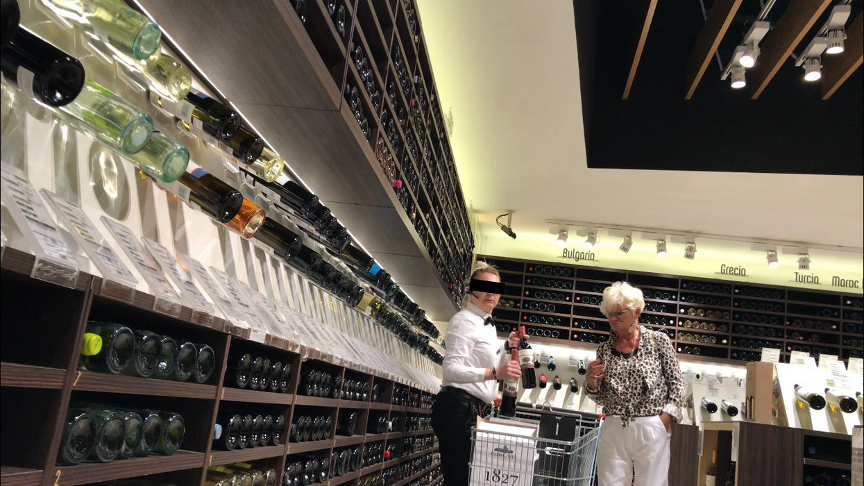 Monica Tatoiu a apelat la un specialist pentru a cumpăra mai multe sticle de vin