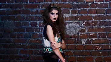 De nerecunoscut dupa ce a castigat Next Top Model! Fara machiaj, Laura Giurcanu trece pe strada si nu o bagi in seama