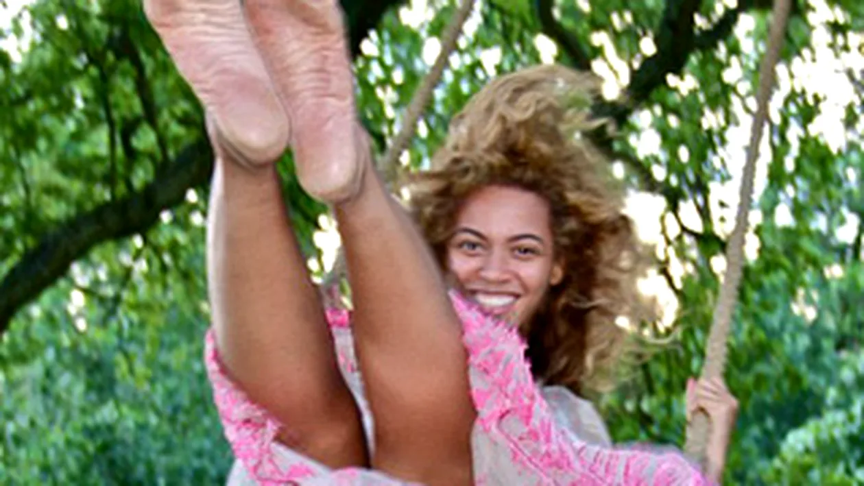 Beyonce si Jay Z asa cum nu i-ai mai vazut! Imagini supertari din albumul lor de familie - El o da in leagan, iar ea se distreaza grav nemaiavand nevoie de tot luxul pe care si-l permite