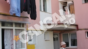 Poza care i-ar impresiona si pe cei mai duri dintre noi! Copiii raniti in accidentul din Franta, asteptati cu felicitari, baloane sI lacrimi in ochi de prietenii lor de joaca din Suceava