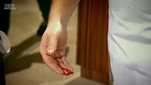Proba de la Masterchef care s-a lasat cu sange. Concurentii au plecat acasa cu mainile siroinde