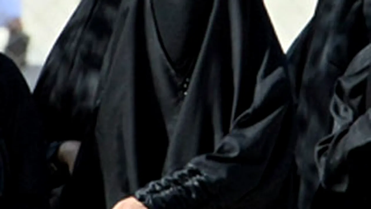 O fata de 13 ani din Yemen a murit la patru zile dupa ce s-a maritat