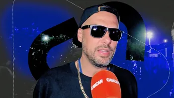 Deliric a povestit cum o răsfață pe Inna: “Orice bărbat adevărat face treabă bună și la tigaie”