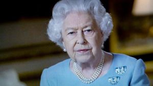 Regina Elisabeta a II-a îndeamnă lumea să se vaccineze: ”Nu doare deloc!”