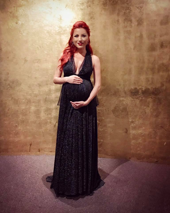 ELENA GHEORGHE şi-a arătat abdomenul la o săptămână după ce a născut! Fanii  nu s-au putut abţine:,,Oare cum e posibil?‘’