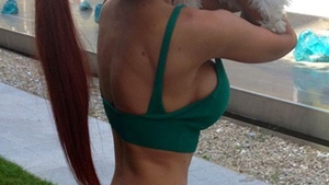 Pfaaai, cat de slaba e Bianca! Uite cum arata cu omoplatii si soldurile iesindu-i prin piele - Daca n-ar avea silicoane ar fi "femeia snur" - Ti se mai pare sexy?