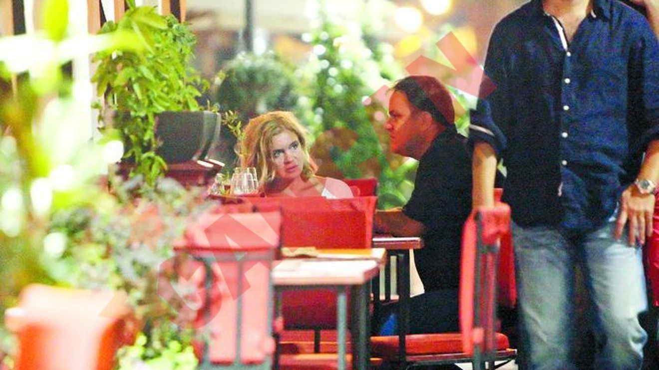 A facut circ in centrul Capitalei! Cristina Topescu a lovit un paparazzo dupa ce a petrecut pe Lipscani