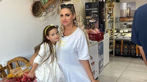 Prima imagine cu fetița Sânzianei Buruiană! O cheamă Antonia și a primit 10 la naștere