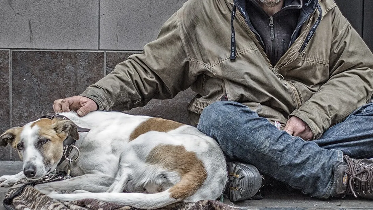 Vindea ziare pe străzi, iar după câteva luni a ajuns să fie admis la prestigioasa universitate Cambridge. Cine l-a încurajat pe acest om al străzii să îşi încerce norocul