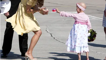 Kate Middleton, noua Printesa Inimilor? Uite cat de afectuoasa este cu o fetita bolnava de cancer