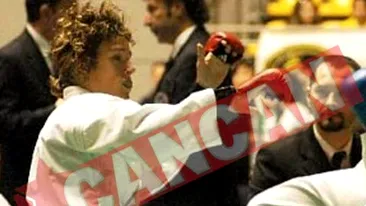 Un roman a atacat o karateka italiana