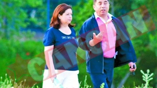 Turcu i-a servit sotiei o inghetata pe bat