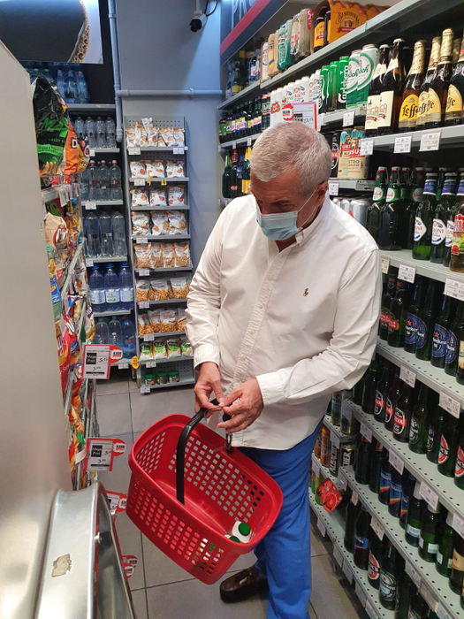 Candidatul ALDE la Primăria Capitalei a încercat să rămână în zona alimentelor sănătoase, dar nu a rezistat tentației
