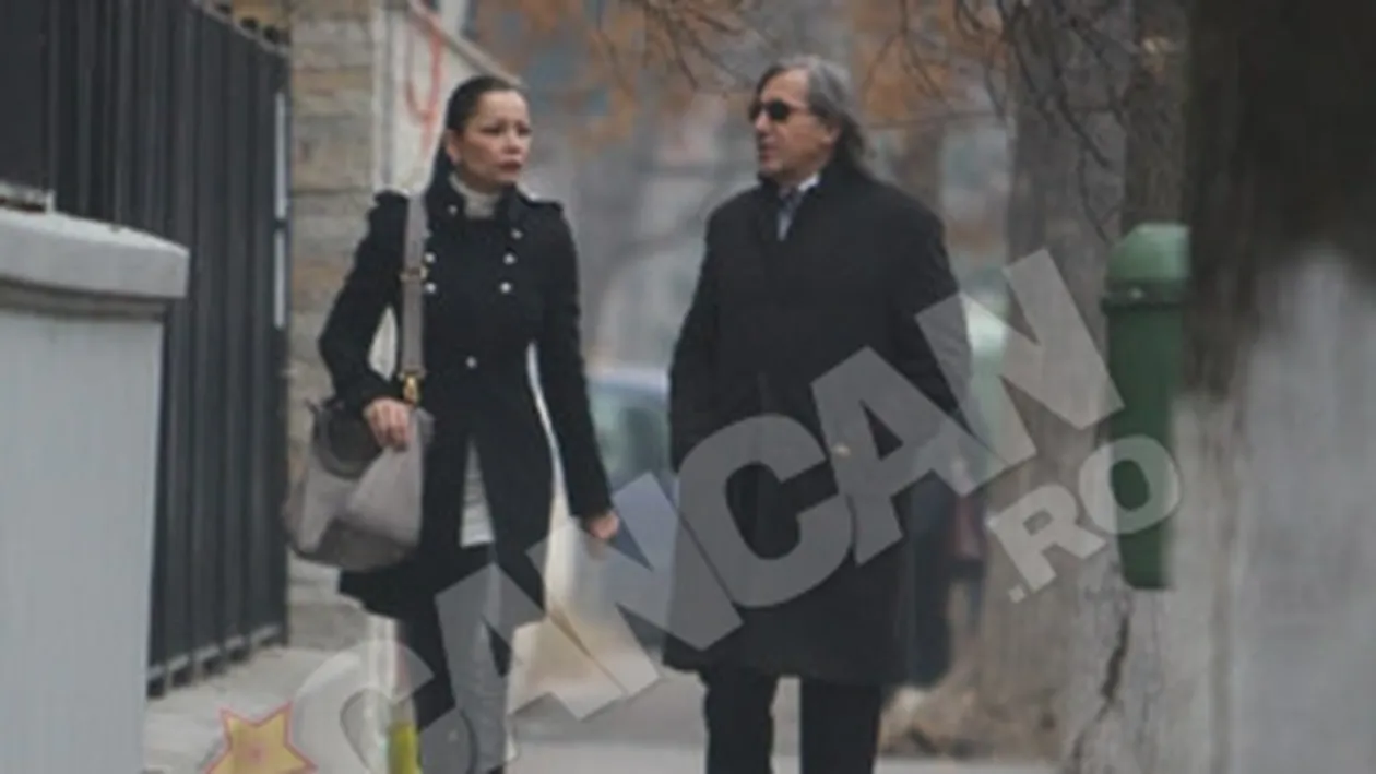 Ii aduce pe cei mici de la Timisoara, la Bucuresti. Ilie Nastase le cauta gradinita copiilor lui Brigitte!