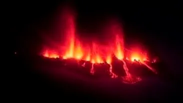 Eruptia vulcanului din Islanda se intensifica: 600 de persoane au fost evacuate