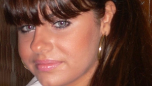Dolofana aceasta cu breton şi codiţe este acum o bombă sexy! Ai recunoscut-o?