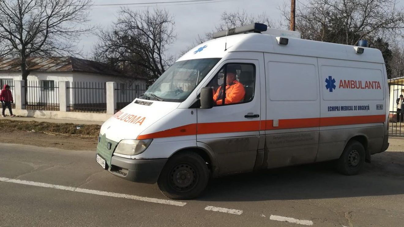 Cluj: Pieton aflat pe trotuar, spulberat de o mașină al cărui șofer ar fi adormit