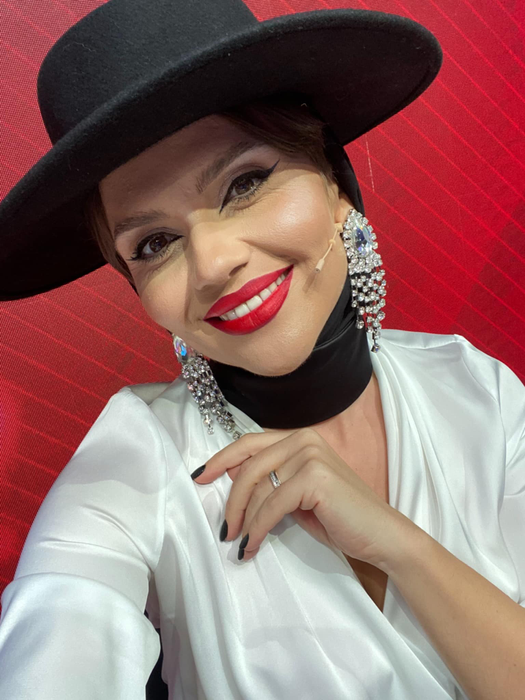 Cristina Șișcanu, umilită de fani după ce a ieșit la luminițe! „Doamne, cred că nu este normală la cap”