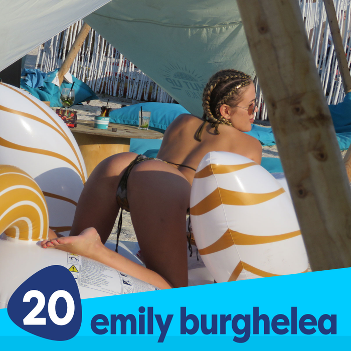 Emily Burghelea, jucăușă la plajă