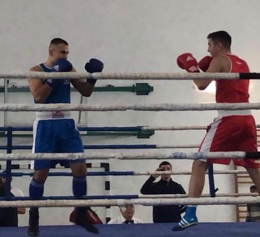 Primarul comunei Săuca a făcut box de performanță foto: arhivă personală