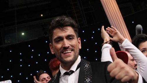 Nu te-ai fi asteptat vreodata la asta! Cristian Tudor Popescu a cantat lautareste si l-a imitat pe Cezar Ouatu! Asculta-l aici!