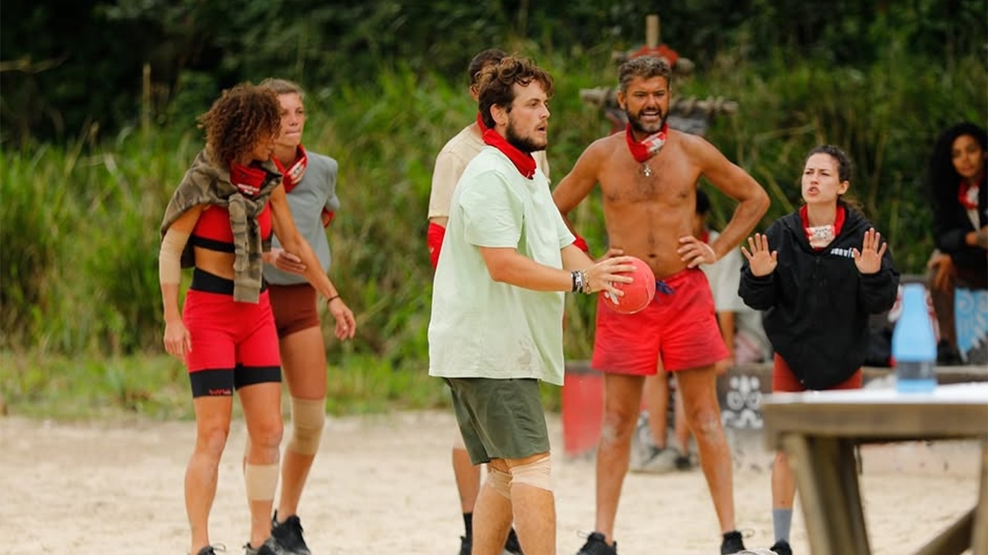 Motivul pentru care Aris apare doar în tricou la Survivor. A fost ironizat de Lucian că nu-și dă tricoul jos. Și acum am aflat ce ascunde, de fapt