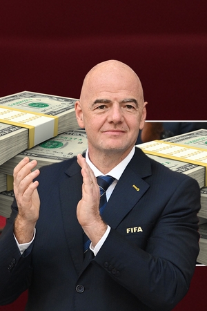 Băieții deștepți din fotbalul mondial! Gianni Infantino ar fi avut două salarii babane, dar unul era ținut departe de ochii lumii. Cât încasa ”Nașul” de la Fifa