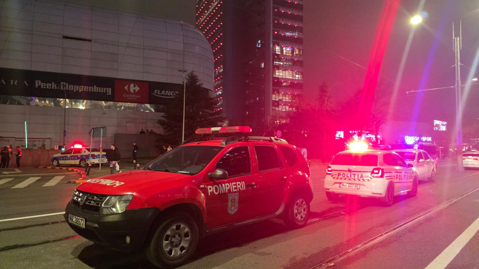 Incendiu la Promenada Mall din Capitală! Oamenii au fost evacuați de urgență
