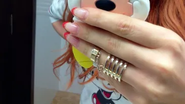 Elena Gheorghe si-a ignorat sotul intreaga seara fiind capitvata de un personaj amuzant! Vezi cine a luat locul lui Cornel!