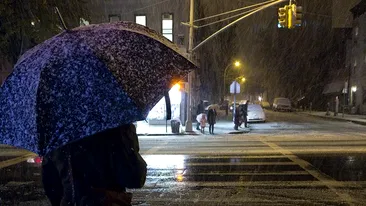 Brrrr, ţi se pare cam frig pentru noiembrie? Vezi cât de tare scad temperaturile în următoarele 2 săptămâni şi dacă ninge!