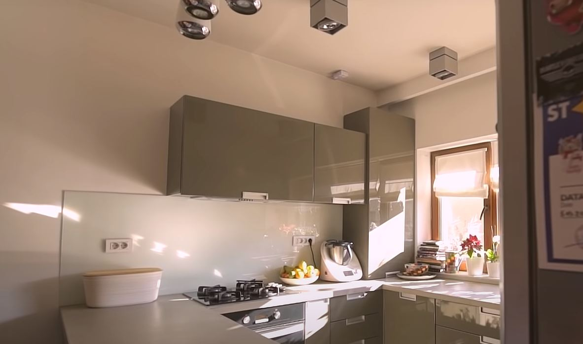 Imagini din vila în care locuiesc Elwira și Mihai Petre. S-au mutat în urmă cu mai bine de un deceniu. “Avem zonă de citit și loc de joacă pentru copii” | FOTO + VIDEO