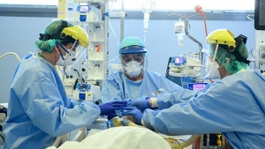 Primul pacient care a refuzat tratamentul pentru coronavirus a murit la spital