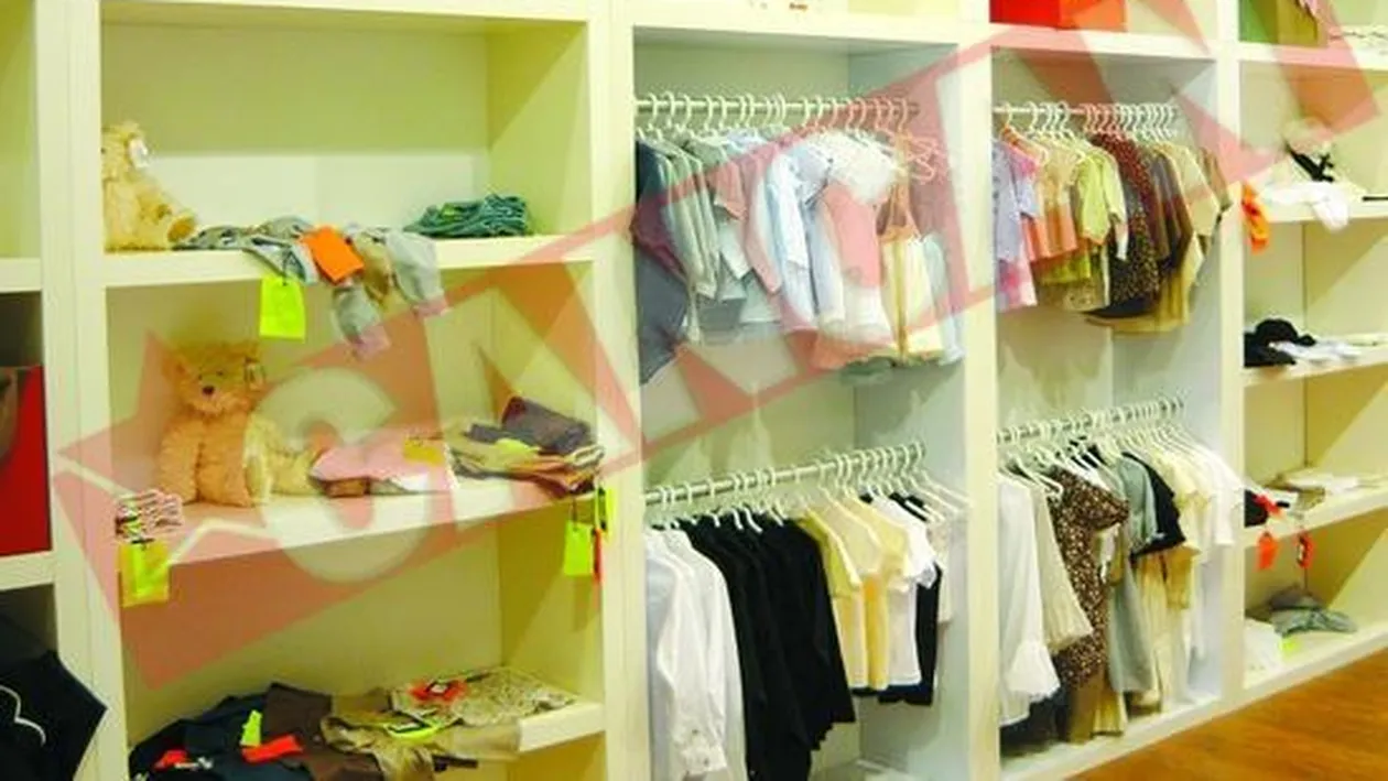 Ayan face bani grei din haine