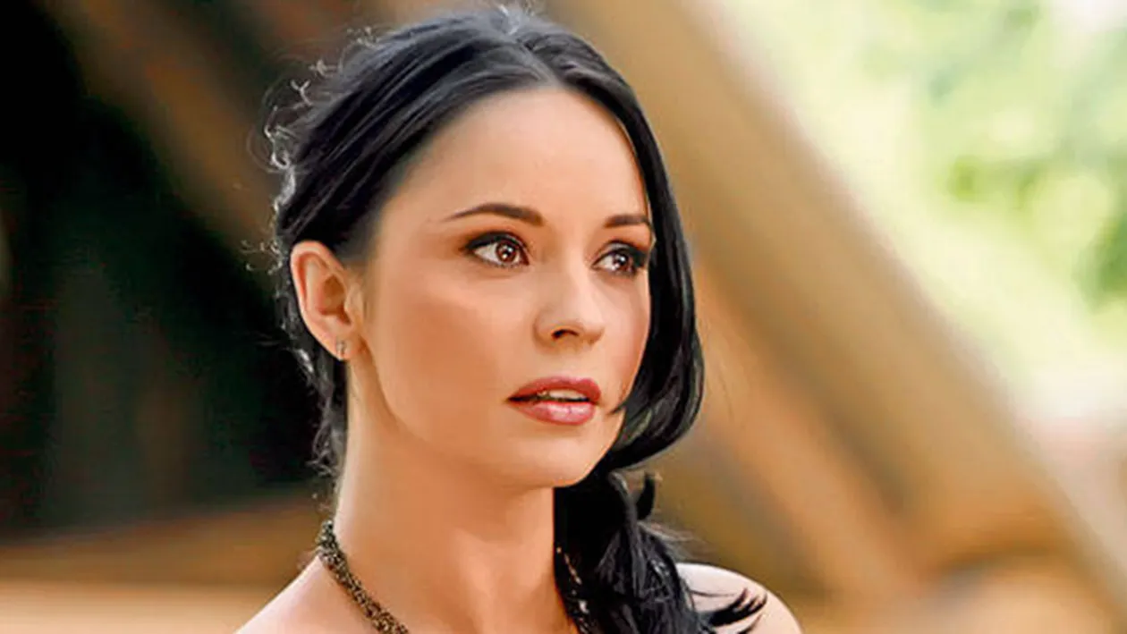 Andreea Marin si Roxana Nemes au facut-o de oaie pe covorul rosu, in rochiile ASTEA! Vezi cum au putut sa se sugrume!